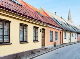 होटल की एक तस्वीर: Holiday home YSTAD III