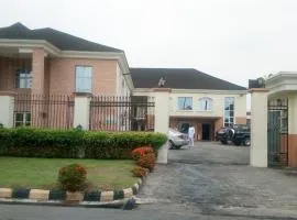 Petesville Hotel Limited, hotel in Calabar