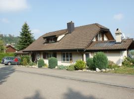 A picture of the hotel: Ferienwohnung und B&B Chasa Janett