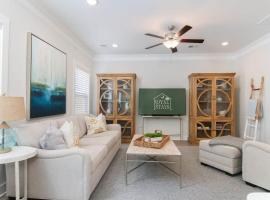 Hotel Photo: Southern Charming NEW Home Mins to Beach & Dwntn