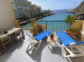 호텔 사진: Seafront duplex Penthouse with Terrace overlooking Xlendi Bay