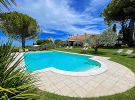 Фотография гостиницы: Villa between Montefalco and Bevagna - 3 kms walk to shops, bars and restaurants