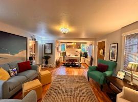 Hotel foto: Home, Carriage House, Fast WIFI, Workspace, Exercise Room!