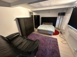 Hotel Foto: Studio Apartment with Terrace and Garden