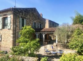 Hotel foto: Villa, vieille ferme rénovée calme, nature avec piscine privée.