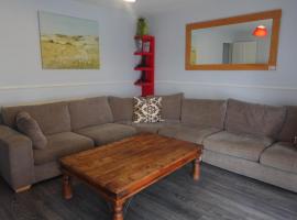 Ξενοδοχείο φωτογραφία: Chelsea House-Huku Kwetu Dunstable-3 Bedroom House - Suitable & Affordable -Business Travellers - Group Accommodation - Comfy, Spacious with Lovely Garden Views