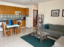 ホテル写真: Bright One Bedroom Apartment in Paphos area