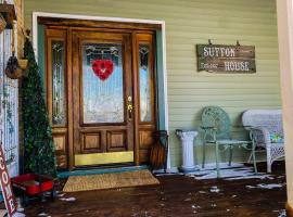 Hotel kuvat: Restored historic home near ND and Amish Country