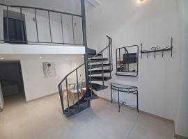 Hotel Photo: Beau duplex proche gare