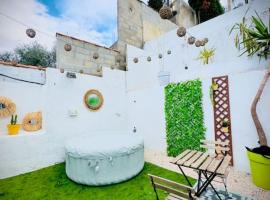 Hotelfotos: Petite maison avec terrasse