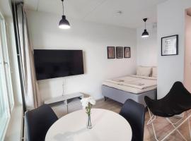 Hotel foto: Lovely new studio for 3 - close to airport, free parking