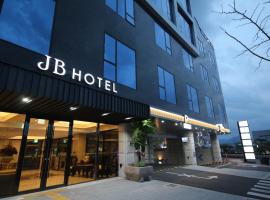 ホテル写真: JB Tourist Hotel