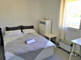Hotel fotoğraf: Private Room in a Shared House-Close to City & ANU-4