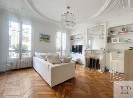 होटल की एक तस्वीर: Charming typical Parisian apartment in the heart of Paris