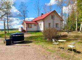 A picture of the hotel: Villa Ullakko - vuokramummola, ihana talo maalla