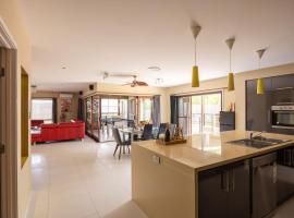 Hotel kuvat: Stylish 2BR House for a Memorable Stay Stretton