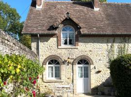 Foto di Hotel: Charmante Maisonette à Arçonnay (72)