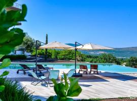 A1 2 beds 2 baths Lux Condo Pool Sea Views, hotel i Tivat