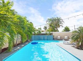 Hotel Foto: 4 bedroom family reserve with pool home