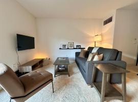 Hotel Foto: Flexhome Third Ward 1BR J1 with Gym and Balcony - READ INFO