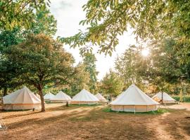 Hotel kuvat: Lodg'ing Nature Camp Anjou NEW 2024
