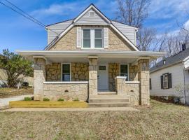 Фотографія готелю: Cozy Jefferson City Retreat with Porch, Near Golfing