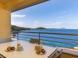 VELO JEDRO Apartmani PUNTA, hotel in Veli Lošinj