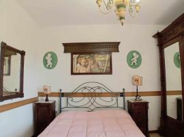 Фотография гостиницы: Casa Serafina trilocale con arredi d'arte e parcheggio privato