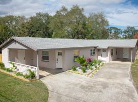 A picture of the hotel: Buchanon Bungalows