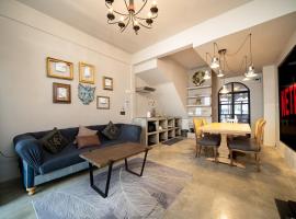 A picture of the hotel: Designer House Asoke / 3 bedrooms