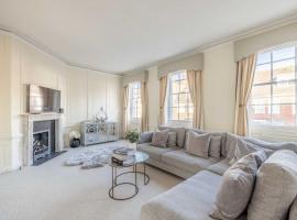 Hotel fotografie: Impressive 3 Bed 2 Bath Townhouse in Windsor