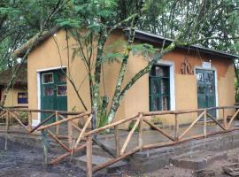 Hotel Photo: Red Rocks Rwanda - Campsite Guesthouse