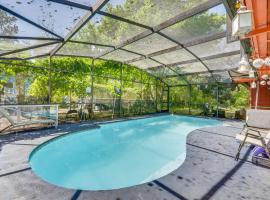 Hotel fotografie: South Apopka Home with Pool about 16 Mi to Orlando!