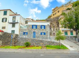 Hotel Photo: Chalé Henrique - Beachfront apartments at Calheta Beach