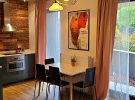 Lovely One-Bedroom Condo With Patio., hotel ve Varšavě