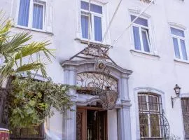 Hotel zum Goldenen Löwen - Restaurant - Panoramabar - Terrassen - Events - Rheinblick - Geschichte seit 1728
