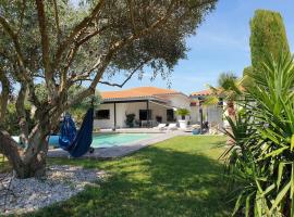 Gambaran Hotel: Belle villa, piscine et cigales au calme !