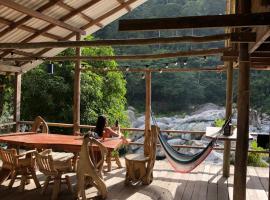 Jungle River Lodge, hotel u gradu 'La Ceiba'