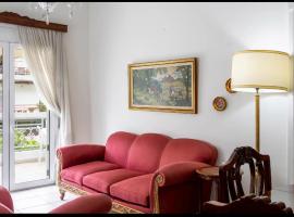 Hotel fotografie: ATHENS CLASSIC LUXURY APARTMENT, 3 km form Acropoli, 5km from the Beach