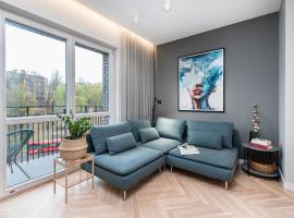 Хотел снимка: cohost I Trendy Apt w- Balcony & Garage Parking