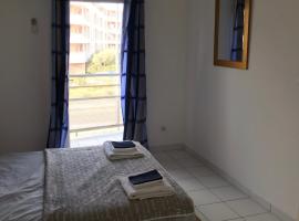 होटल की एक तस्वीर: appartement de 45m2 10min Avignon centre