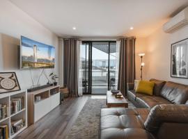 Хотел снимка: Lonsdale St 1-Bed Unit with Study Area and Parking
