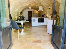 Хотел снимка: Relais de Poste apartment South Ardèche