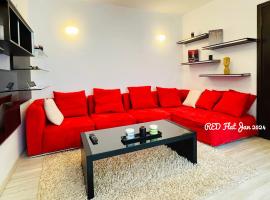 Фотография гостиницы: RED FLAT 2BR with Luxurious King Bed & Hot Tub