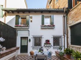 Hotel Foto: La Casa Più Centrale A Venezia, Con Corte Privata