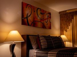 Фотография гостиницы: Spacious Comfy Room in Cozy Classy Duplex