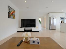 Hotel fotoğraf: Canberra Comfort Family Cottage with 5 Beds& Pet Welcoming