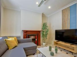 酒店照片: Affordable 3 Bedroom House Darlinghurst with 2 E-Bikes Included