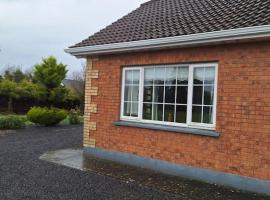 Welcome to Tunmobi Villa, its home away from home., Hotel in Ballyjamesduff