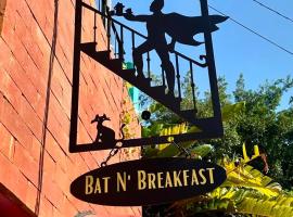 Hotel Photo: Pousada Bat N Breakfast No Beco do Batman